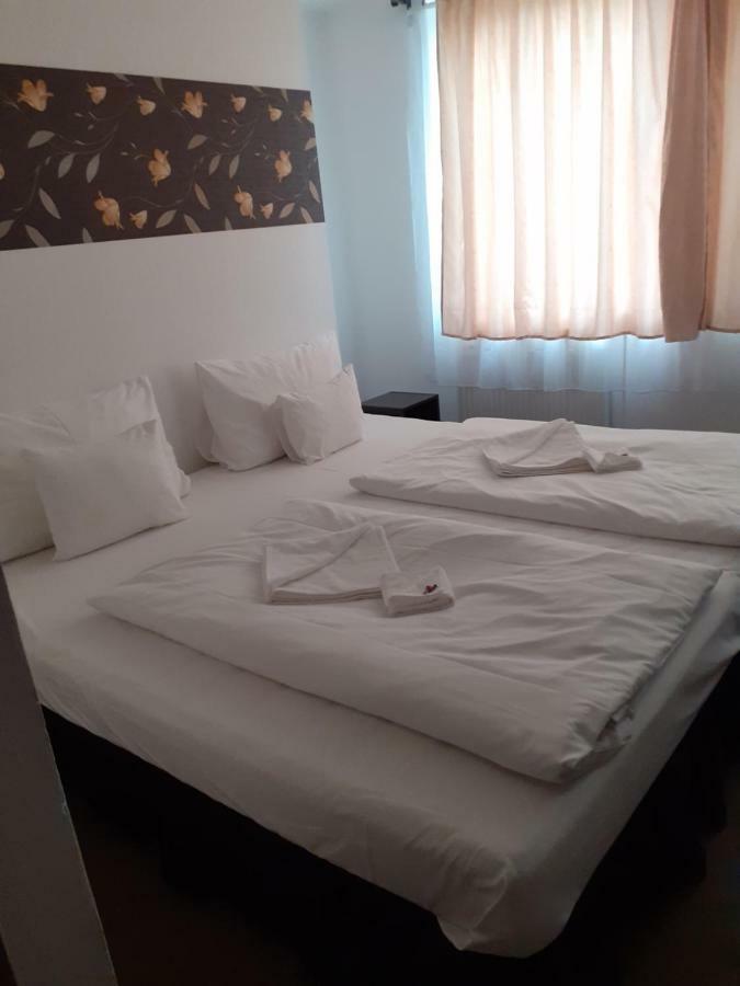 Bed and Breakfast Tavi Panzio Es Etterem Veresegyház Exterior foto
