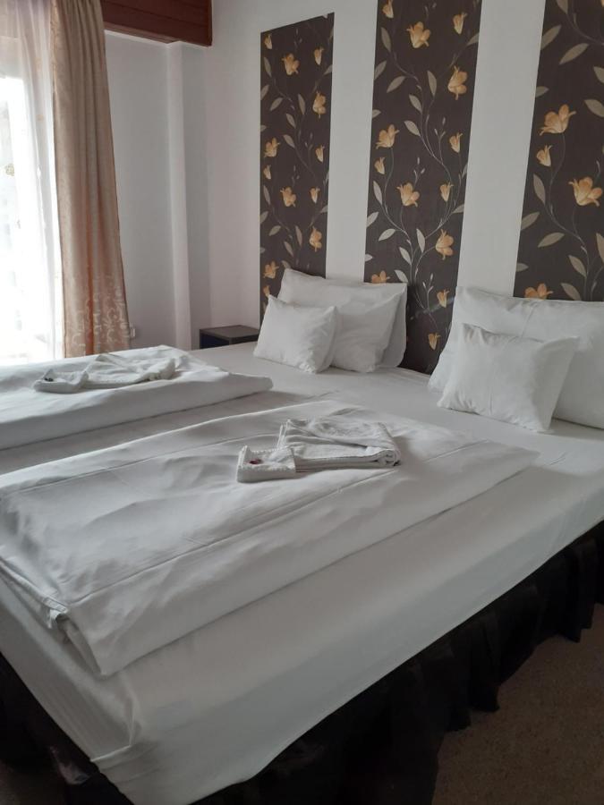 Bed and Breakfast Tavi Panzio Es Etterem Veresegyház Exterior foto